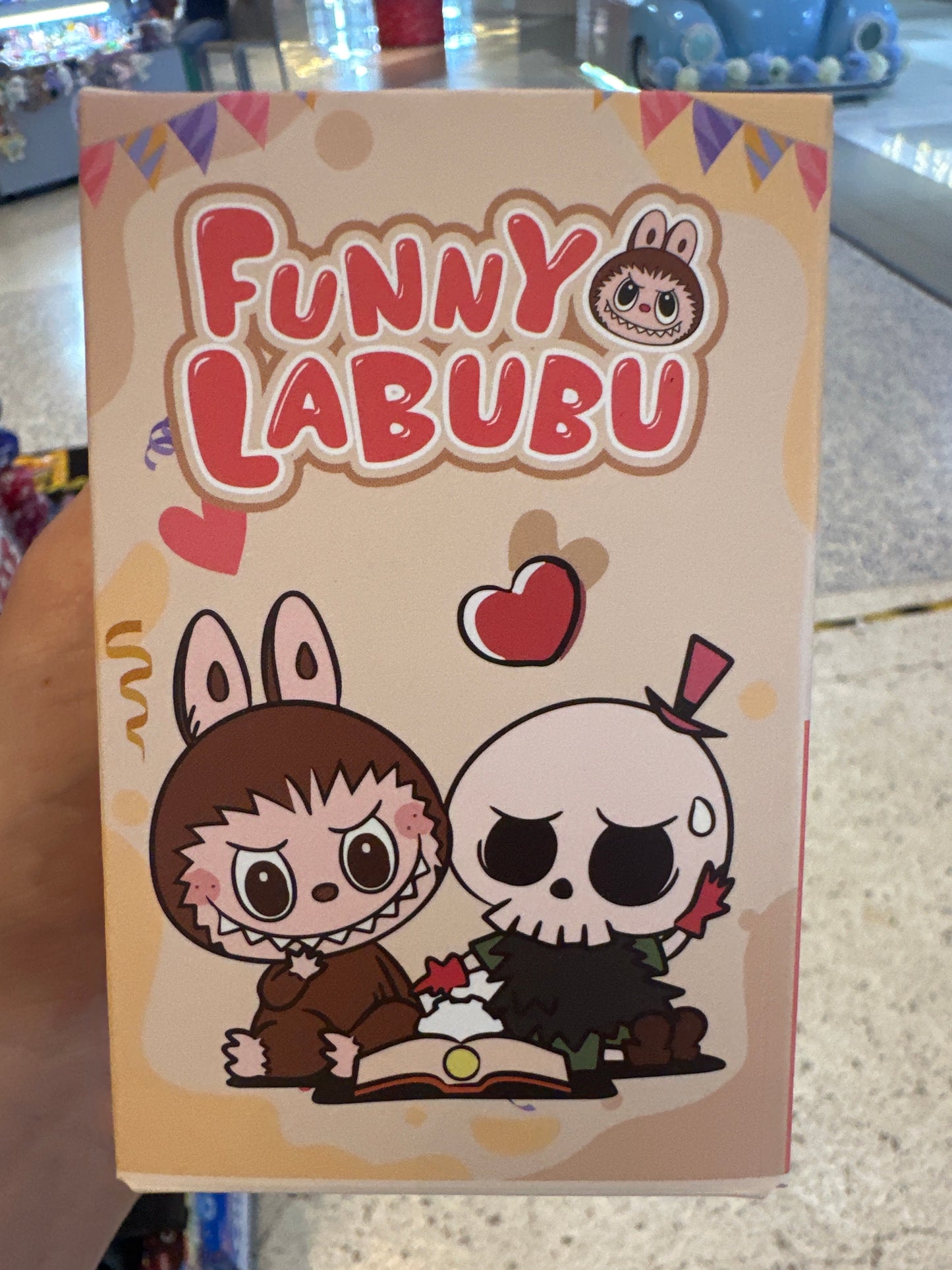 Labubu Sentada