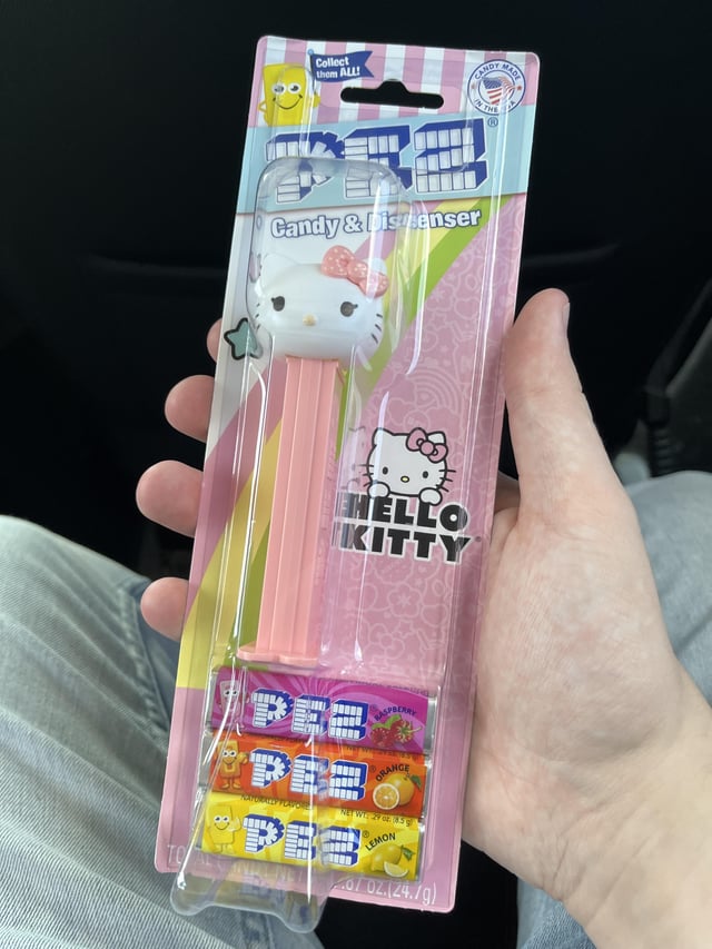 Pez Candy & Dispenser Hello Kitty